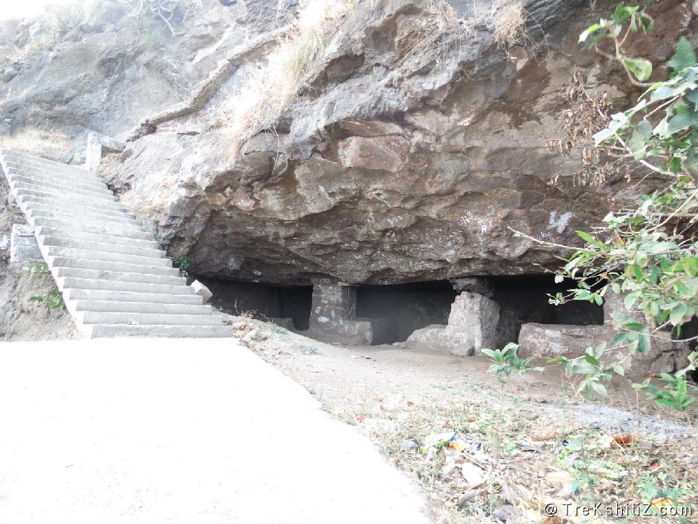 Cave in route to Bhansigad