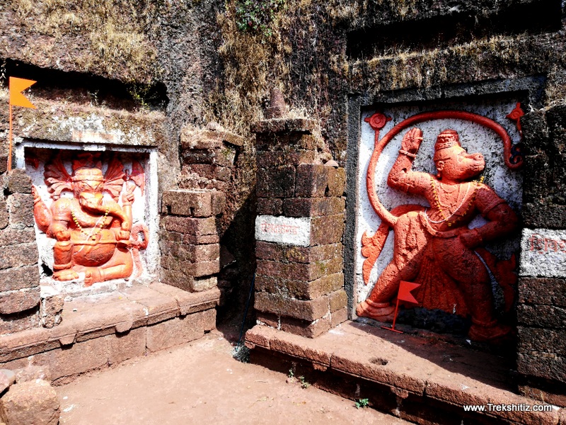 Ganesh & hanuman at the entrance of Dategad