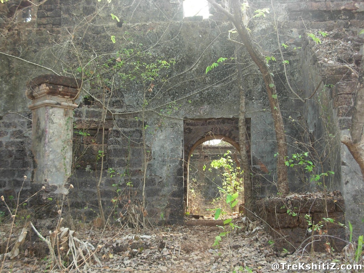 Yashawantgad (Redi Fort)
